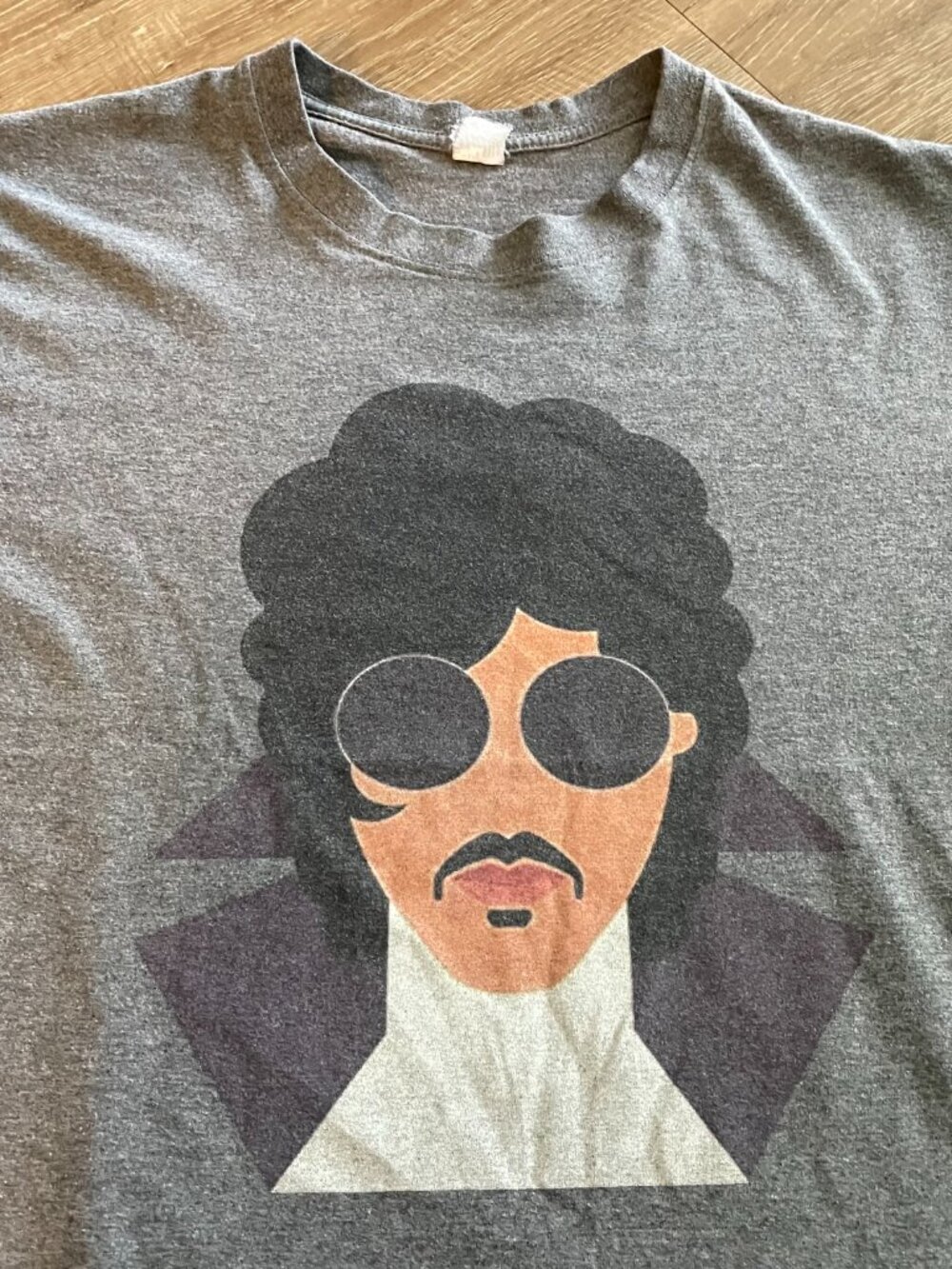 Prince Adult Unisex T-Shirt Gray Size XL Graphic Tee Pre-owned Good Condition - Picture 2 of 6
